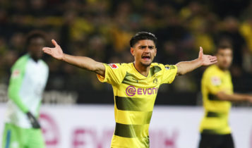 Mahmoud Dahous sejak awal musim ini membela Borussia Dortmund.