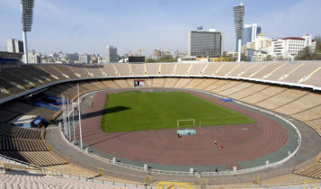 Stadion Olimpiyskiy ssaat masih berkapasitas besar.