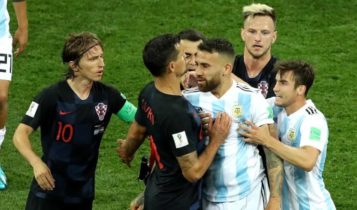 Para pemain Argentina dan Kroasia terlibat perselisihan.