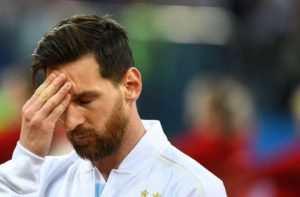 Lionel Messi seperti menanggung beban berat jelang laga timnas Argentina melawan timnas Kroasia. (www.www.football5star.net / Twitter @squawka)