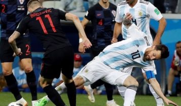 Lionel Messi tak bersinar karena sinarnya tertutupi skuat Argentina yang buruk.