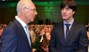 Franz Beckenbauer dan Joachim Loew dalam sebuah acara pada 2013.