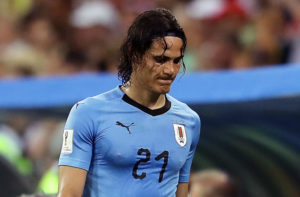 Cedera hamstring yang didapat saat timnas Uruguay melawan timnas Portugal kemungkinan membuat Cavani absen di perempat final Piala Dunia 2018. (www.www.football5star.net / stadiumastro.com)