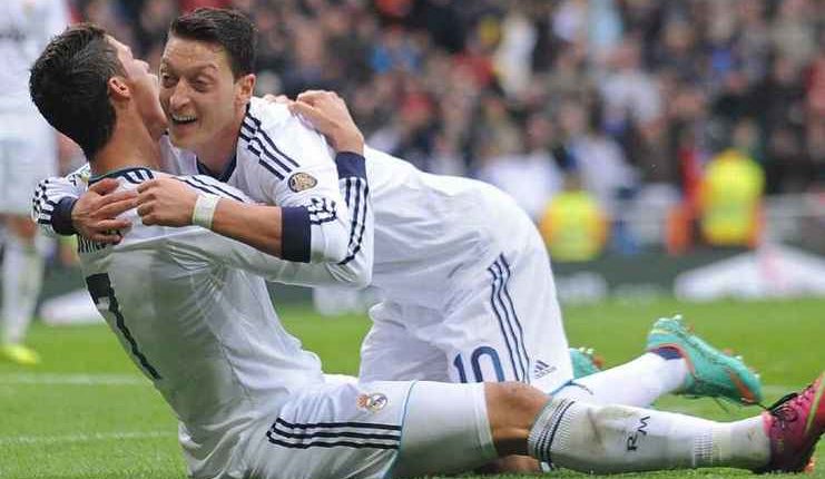 Cristiano-Ronaldo-Mesut-Ozil-Real-Madrid-Football5star-Denis-Doyle-Getty-Images