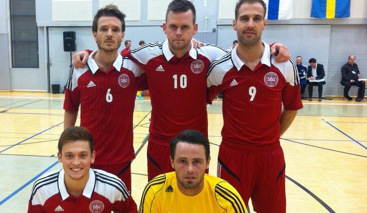 Empat pemain futsal dipanggil ke timnas sepak bola Denmark.