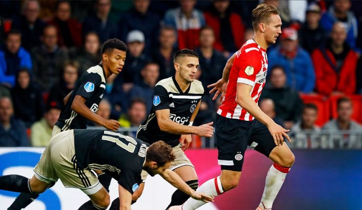 Luuk de Jong kecewa PSV kalah konsisten dari Ajax pada Eredivisie musim ini.