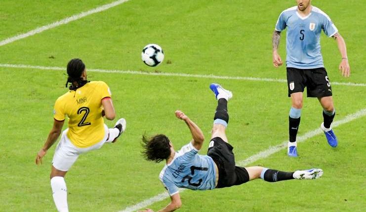 Edinson Cavani mencetak gol indah saat timnas Uruguay menghajar timnas Ekuador pada fase grup Copa America 2019.
