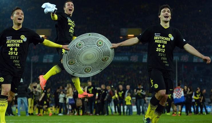 Mats Hummels dipercaya Ottmar Hitzlfeld akan mampu mengembalikan kejayaan Borussia Dortmund.