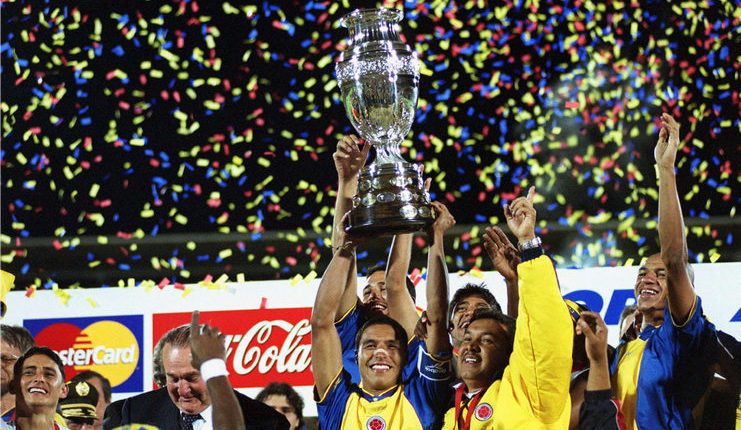 Timnas Kolombia juara Copa America 2001 dengan meraih hasil sempurna dan tak kebobolan sepanjang turnamen.