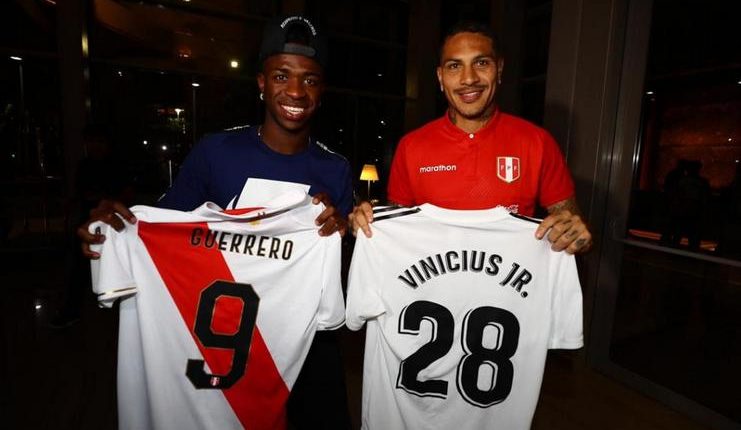 Vinicius Jr. menemui Jose Paolo Guerrero di hotel timnas Peru sebelum laga melawan Bolivia.
