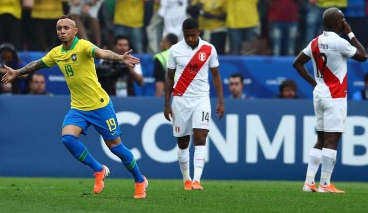 Everton Soares mencetak satu gol saat timnas Brasil menang 5-0 atas timnas Peru pada fase grup Copa America 2019.