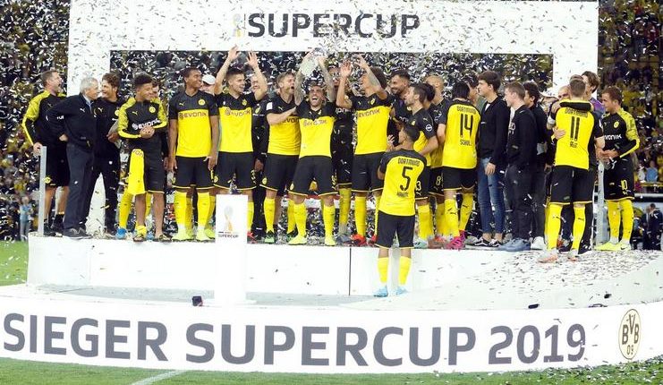 Keberhasilan Borussia Dortmund membawa Mats Hummels menorehkan dua rekor sekaligus di Piala Super Jerman.