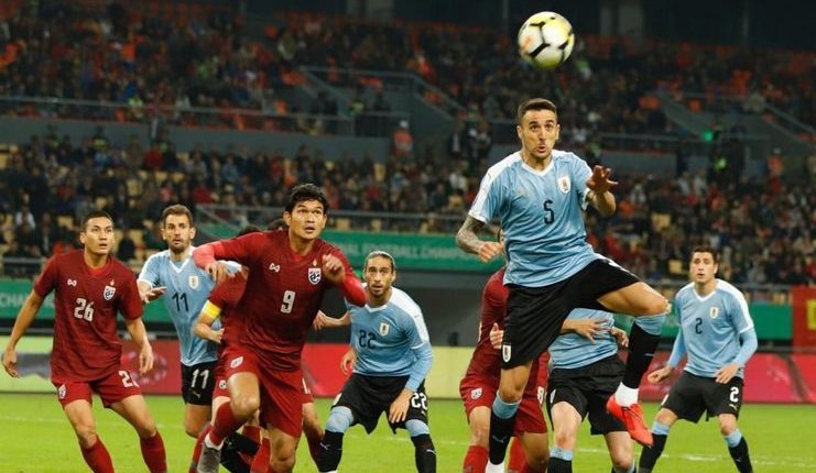 Timnas Thailand dibantai 0-4 oleh timnas Uruguay dalam laga yang dipimpin Ma Ning pada Maret 2019.