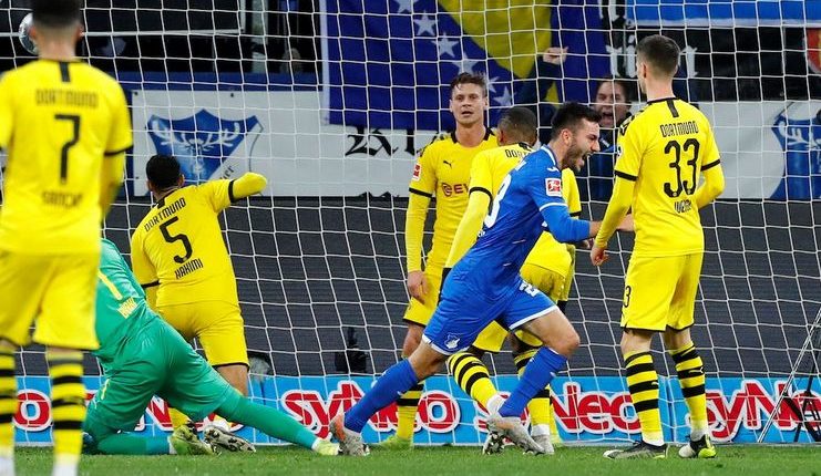 Borussia Dortmund menderita kekalahan 1-2 dari Hoffenheim meskipun sempat unggul 1-0.
