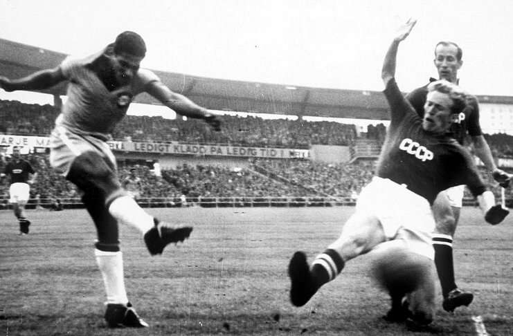 Kilas Balik Piala Dunia 1958 2 Didi didapuk sebagai pemain terbaik Piala Dunia 1958.