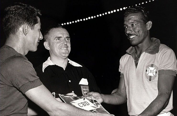 Kilas Balik Piala Dunia 1950 2 Zizinho jadi pemain terbaik Piala Dunia 1950.