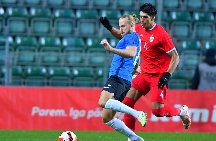Elias Dolah Ngeri Lihat Kekuatan Timnas Indonesia Sekarang 2 Aksi Elias Dolah saat timnas Thailand melawan timnas Estonia.