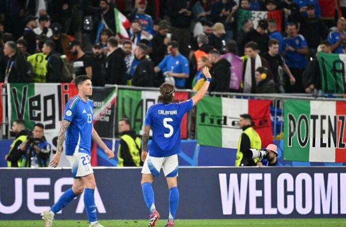 Alessandro Bastoni Tak Ada Masalah Saya Berduet dengan Riccardo Calafiori (Getty Images)