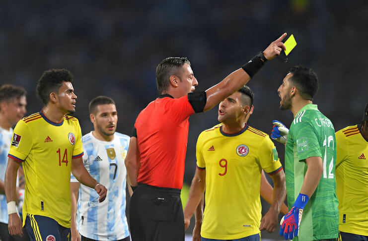 Prediksi Argentina vs Kolombia: Los Cafeteros Dihantui Deja Vu 2 Raphael Claus saat memimpin laga Argentina vs Kolombia di Kualifikasi Piala Dunia 2022.