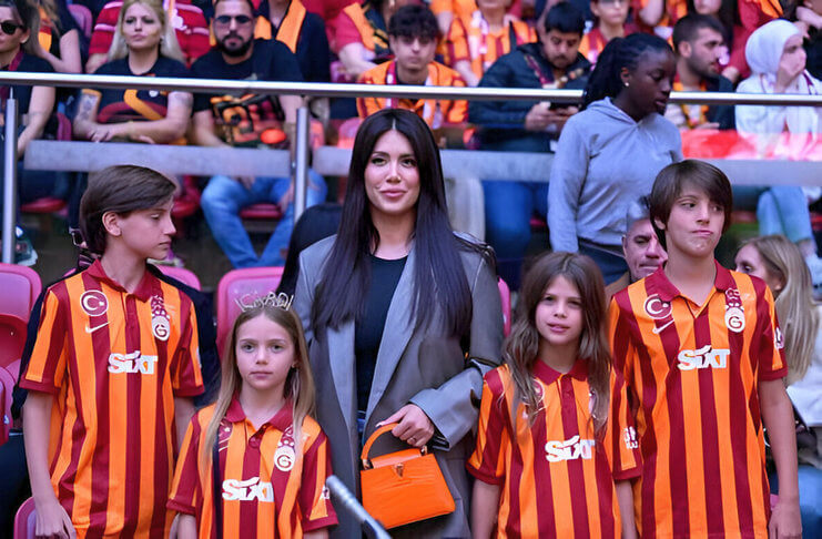 Wanda Nara Akui Sudah Berpisah dari Mauro Icardi 3 Wanda Nara tak akan lagi menyertai Mauro Icardi di Galatasaray.