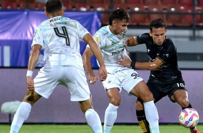 Hasil Liga 1: PSS Kian Terbenam di Dasar, Persib vs Dewa United Sengit!