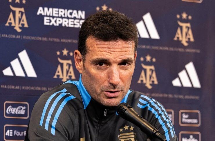 Lionel Scaloni Berharap Laga Argentina vs Brasil Berjalan Damai 2 Argentina Ditahan Venezuela, Lionel Messi Salahkan Kondisi Lapangan - Lionel Scaloni (@MundoAlbicelest)