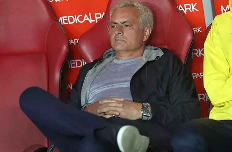 Jose Mourinho Tertarik Latih Klub Papan Bawah Premier League 2 Jose Mourinho sangat respek kepada Manchester United.
