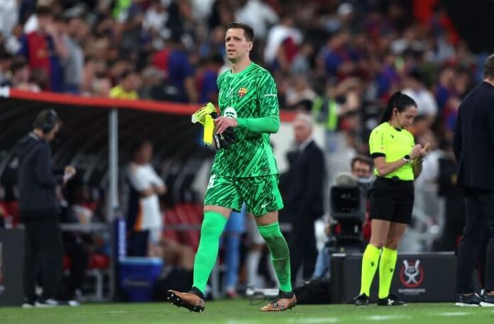 Hansi Flick Tak Mau Salahkan Wojciech Szczesny (Sportskeeda)