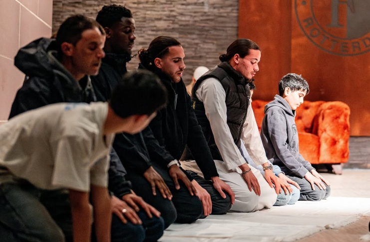 Program Buka Puasa Bersama Feyenoord Rotterdam Tuai Pujian 1 Feyenoord buka puasa bersama - @feyenoord 2