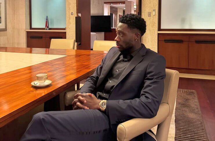 Kalau Tak Mau Cedera, Jangan Jadi Pesepak Bola! 3 Alphonso Davies hanya bisa jadi penonton untuk semenatra waktu.