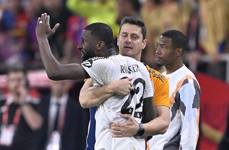 Antonio Ruediger Dinilai Tak Pantas Lagi Bela Timnas Jerman 3 Antonio Ruediger beringas kepada wasit Ricardo de Burgos Bengoetxea.