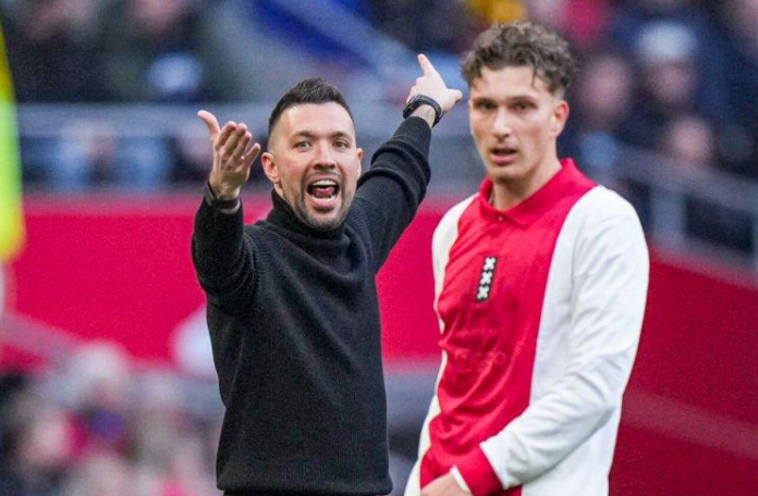 Pelatih Ajax - Francesco Farioli - Istimewa 3