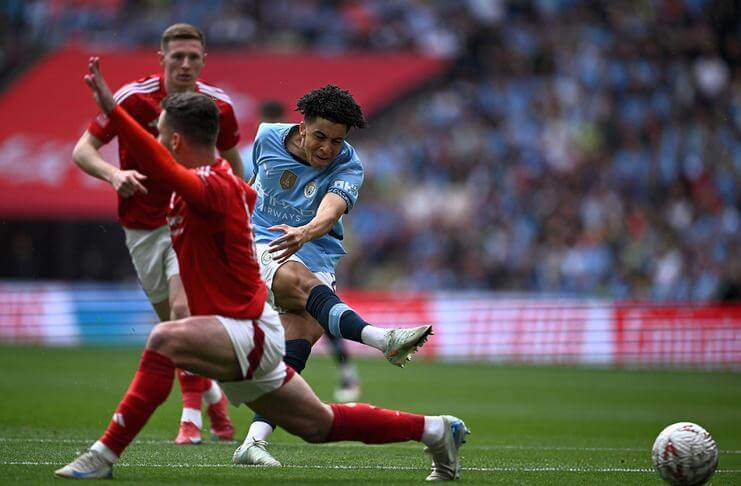 Manchester City ke Final 3 Musim Beruntun 1 Rico Lewis membuka kemenangan Manchester City di semifinal Piala FA 2024-25.