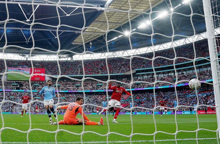 Manchester City ke Final 3 Musim Beruntun 3 Tiga kali peluang Nottingham Forest digagalkan tiang gawang.