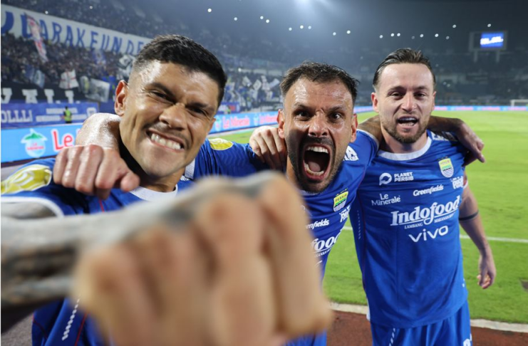 Persib Juara Liga 1 dan Fakta-Fakta Menarik Lainnya 1 Tyronne del Pino - Klasemen Liga 1 - Persib Bandung juara - @persib 2