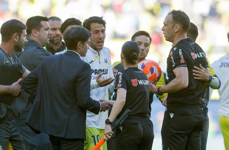 Ilias Akhomach Hancurkan Monitor VAR, Terancam Sanksi Berat 1 Wasit Guillermo Cuadra Fernandez diprotes kubu Villarreal.