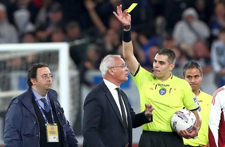 Claudio Ranieri Kesal kepada Simone Sozza 1 Claudio Ranieri dikartu kuning Simone Sozza.