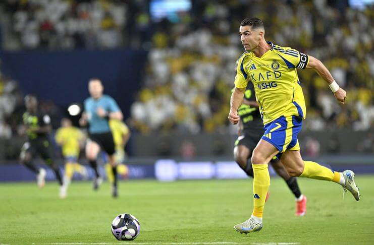 Cristiano Ronaldo Senang Bisa Main 10 Tahun Lagi 1 Cristiano Ronaldo ternyata 11 tahun lebih muda dari usia aslinya.