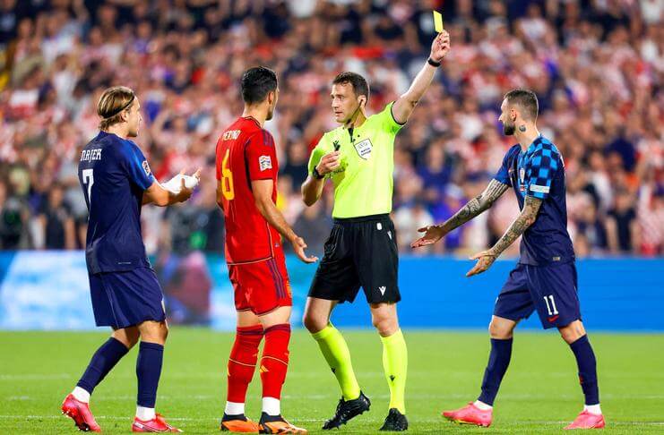 Felix Zwayer, Dulu Terhina, Kini Pimpin Final Liga Europa 5 Felix Zwayer saat memimpin final UEFA Nations League A 2022-23.