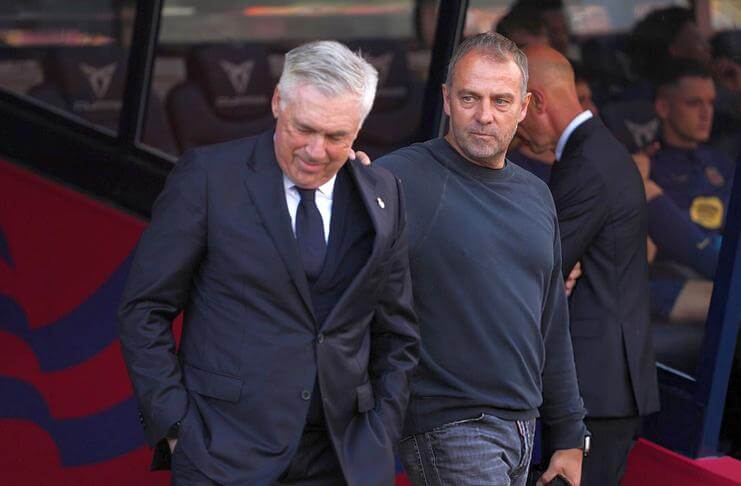 Hansi Flick selalu menang dalam 4 adu taktik dengan Carlo Ancelotti.