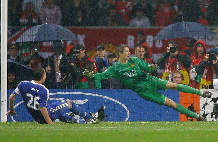 5 All English Final di Ajang Antarklub Eropa 2 John Terry terpeleset pada adu penalti final Liga Champions 2007-08.