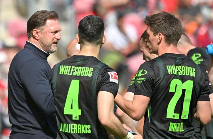 VfL Wolfsburg Pecat Ralph Hasenhuettl 1 Ralph Hasenhuettl gagal membawa VfL Wolfsburg tampil apik.