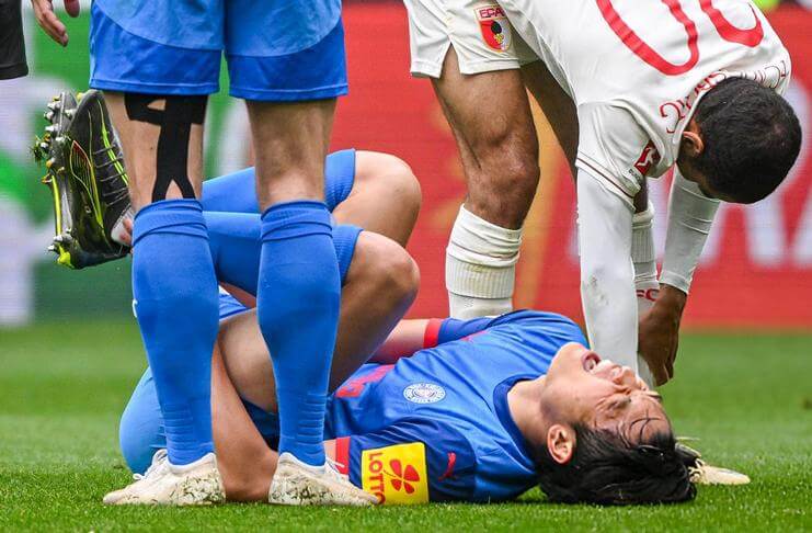 Shuto Machino Butuh 4 Gol Lagi untuk Samai Rekor Shinji Okazaki 3 Shuto Machino cedera di kandang FC Augsburg.