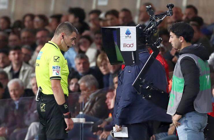 Hentikan Rekor Roma, Atalanta ke Liga Champions 3 Simone Sozza menganulir penalti untuk AS Roma.