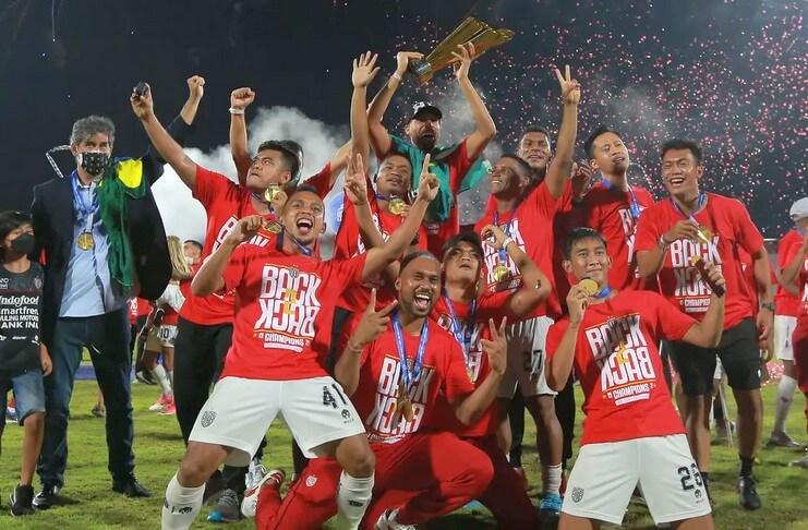 Bojan Hodak Sindir Bali United Soal Juara Back to Back 1 Bali United saat juara Liga 1 secara back to back pada 2022.