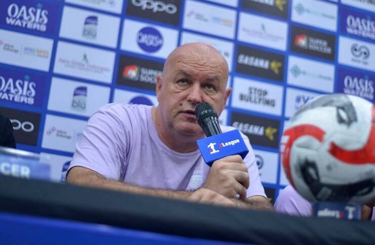 Bojan Hodak menyebut Persib Bandung kalah karena kesalahan bodoh.