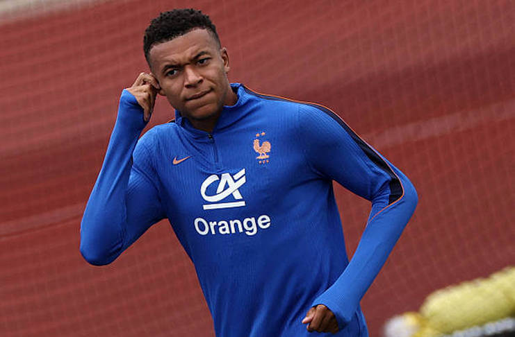 Kylian-Mbappe-kini-diancam-oleh-Celeste-Amarilla-Getty-Images.jpg
