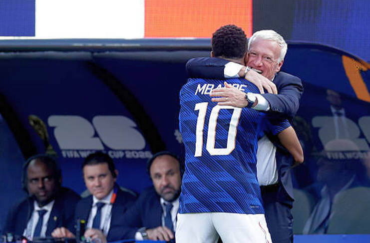 Kylian-Mbappe-memeluk-Didier-Deschamps-Getty-Images.jpg